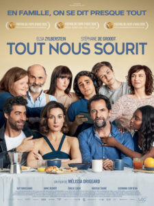 TOUT NOUS SOURIT Poster