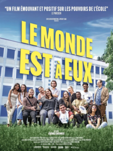 LE MONDE EST À EUX Poster