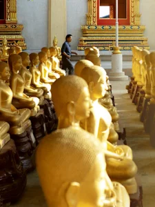 9 TEMPLES VERS LE CIEL Poster
