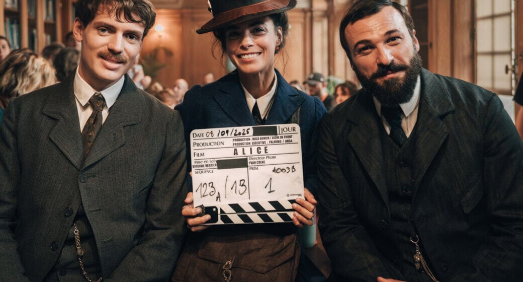 Oscar Lesage, Bérénice Bejo, Thibaut Evrard sur le tournage © Caroline Dubois
