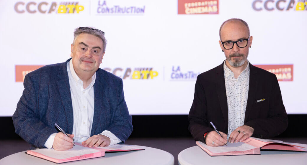 Signature de partnariat entre Richard Patry président de la FNCF et Ludovick Lefèbvre président du CCCA-BTP au cinéma Omnia République de Rouen le 3 avril 2026.