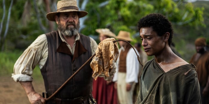 Enzo Rose et Olivier Gourmet dans la série "Enchaînés"