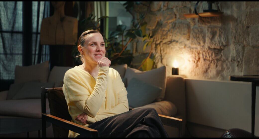 Légende : La vidéaste Emy Ltr, de son vrai nom Emy Letertre, fait partie des intervenants de la série documentaire “Les Gens d’Internet” diffusée à partir du 1er mai 2026 sur YouTube. Crédit : Hugo Faury / Les Gens d’Internet