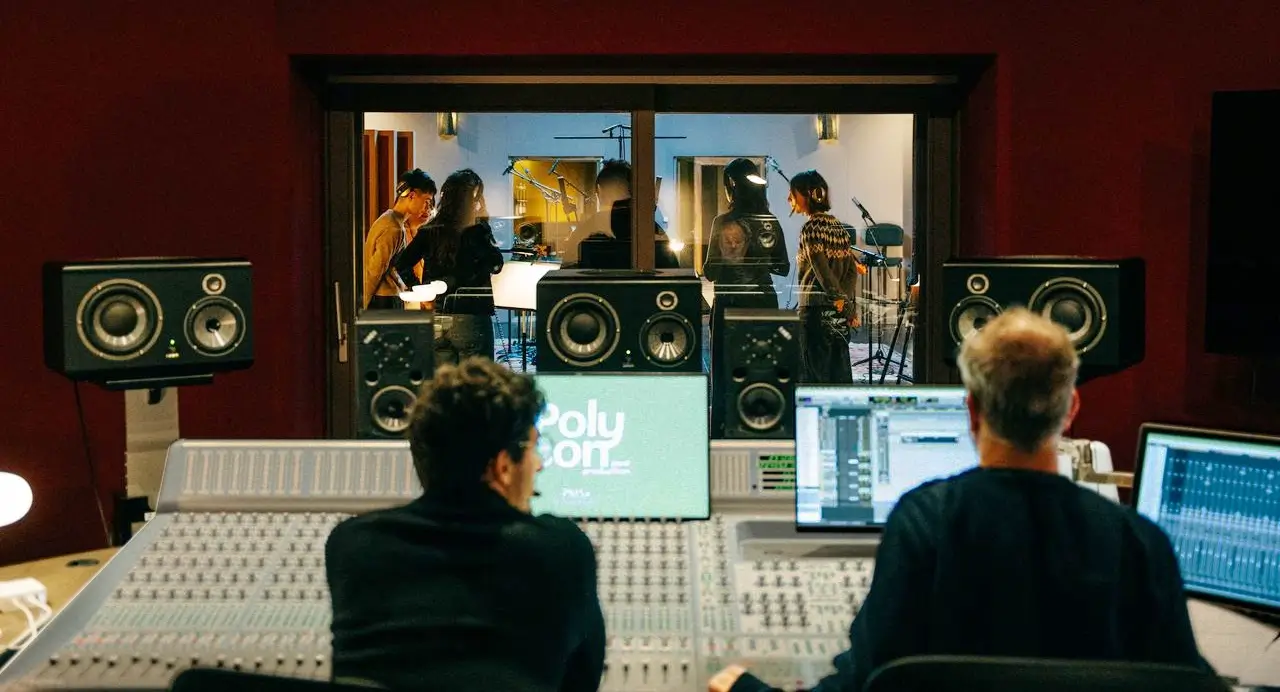 Li Li Polyson Polyson ouvre son studio musique à Montreuil - Ecran total