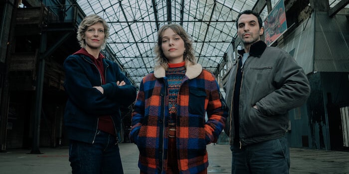 Alexia BARLIER (Esther) Faustine KOZIEL (Frankie) Foëd AMARA (Douma) dans la série "Les Evaporés" ©Rebecca VAUGHAN COSQUÉRIC - France Télévisions - Storia Télévision
