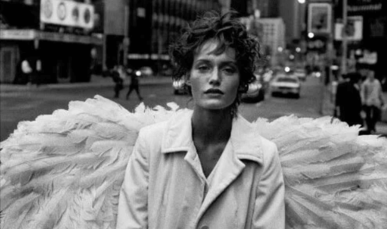 Amber Valletta, photographiée à New York en 1993. © Peter Lindbergh Foundation